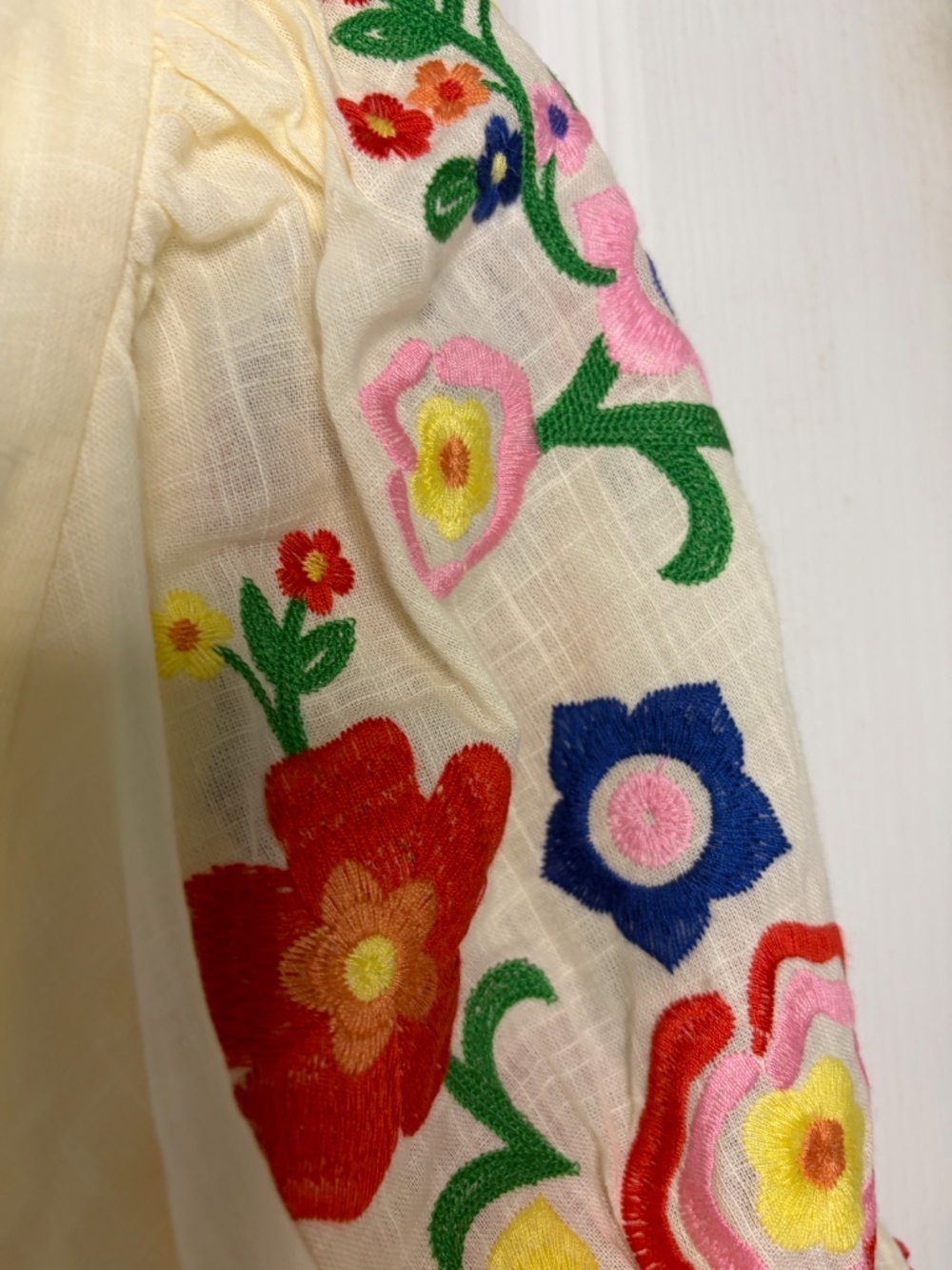 Women's AVARA Tie-Front Peplum Top with Colorful Flower Embroidery Size S NWT - Picture 9 of 13